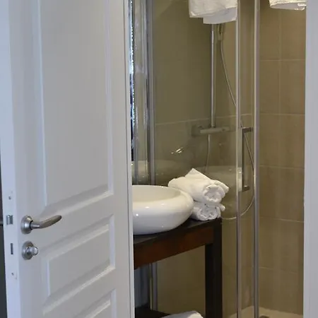 ゲストハウス 5チャンバース アン ヴィル 4*