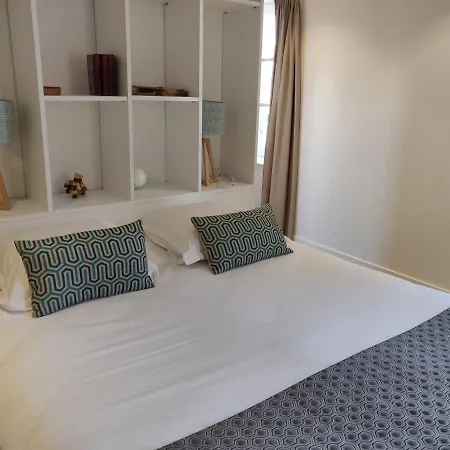 ゲストハウス 5チャンバース アン ヴィル 4*